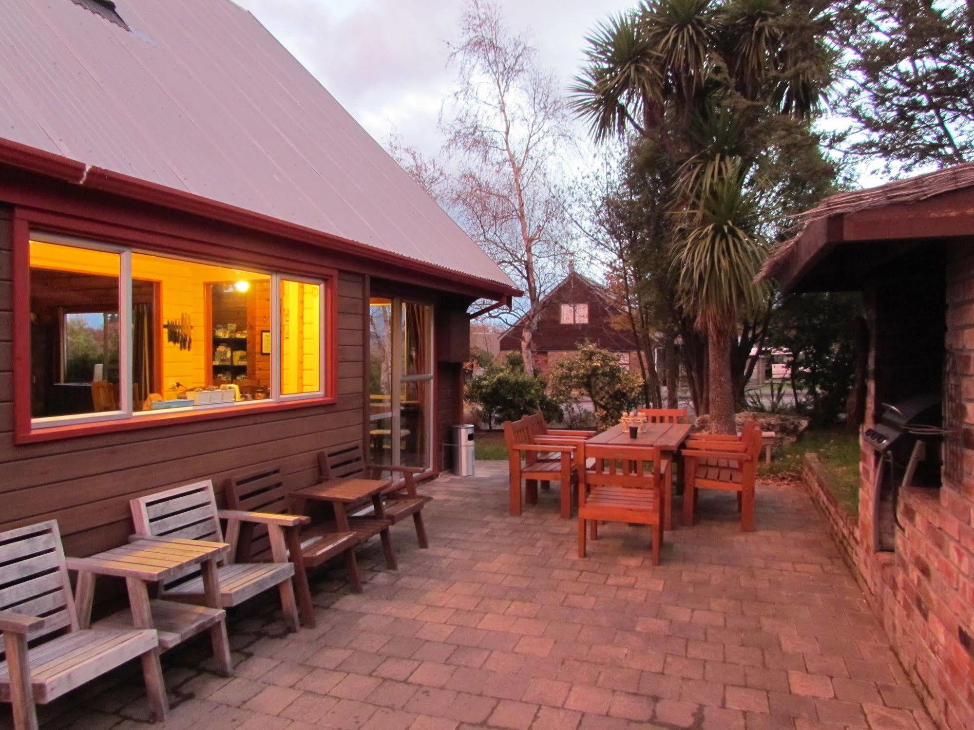 Hanmer Backpackers Hostel Hanmer Springs Exterior photo